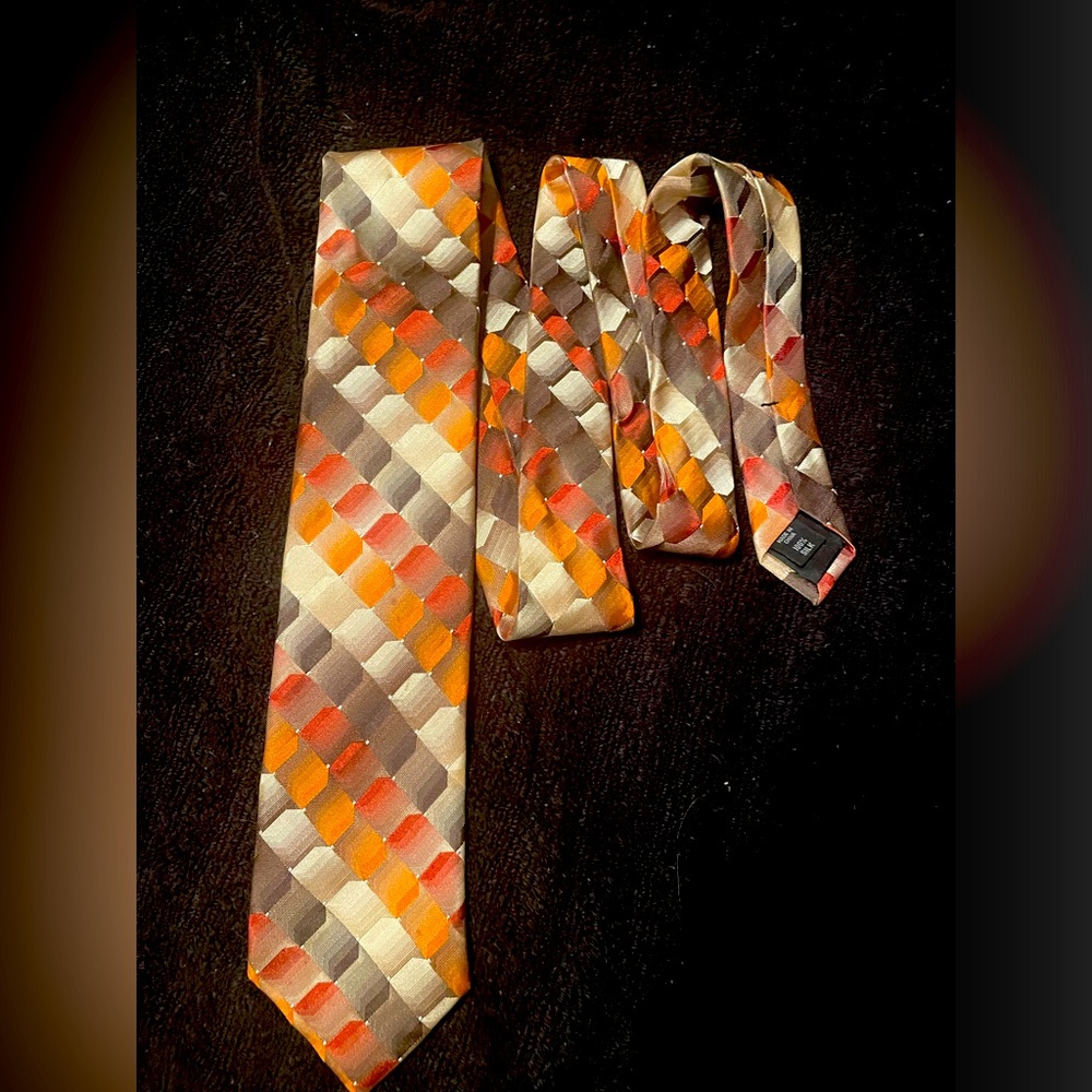 Handsome Van Heusen Men’s Necktie Orange and Muted Tones